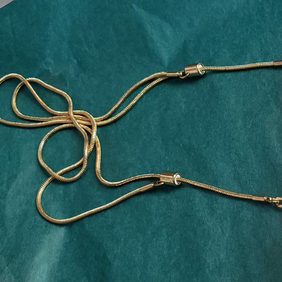 2/10 Gold tone necklace with white faux stone - Picture 3 of 4